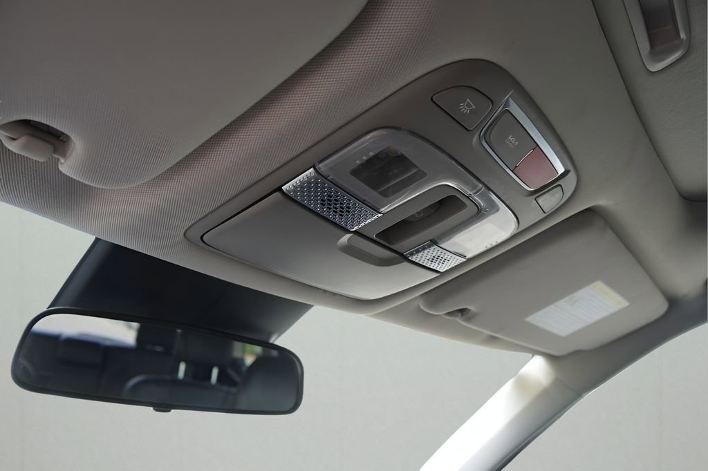 Used 2025 Kia Telluride S image 32