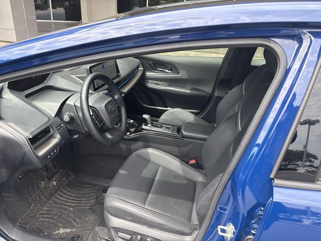 Used 2024 Toyota Prius XLE FWD image 6