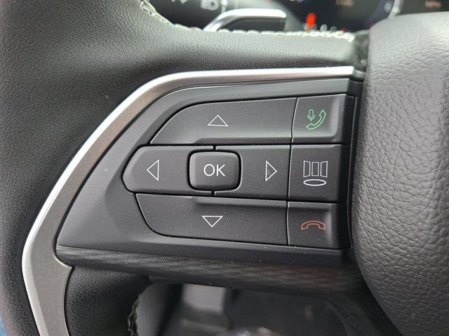 New 2025 Jeep Grand Cherokee Altitude image 17