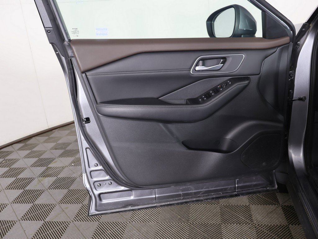 Used 2021 Nissan Rogue SV w/ Premium Package image 23