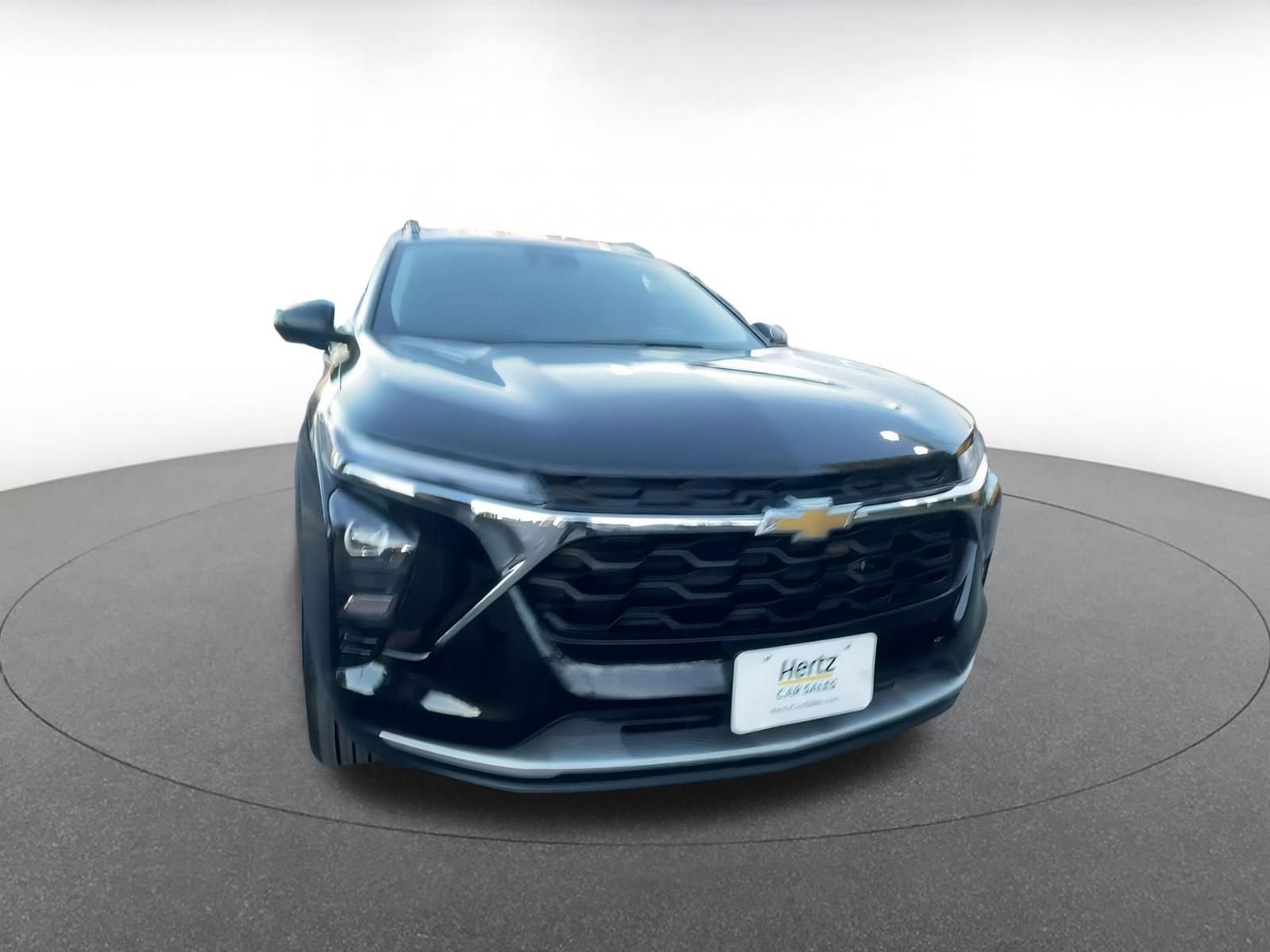 Used 2025 Chevrolet Trax LT image 3