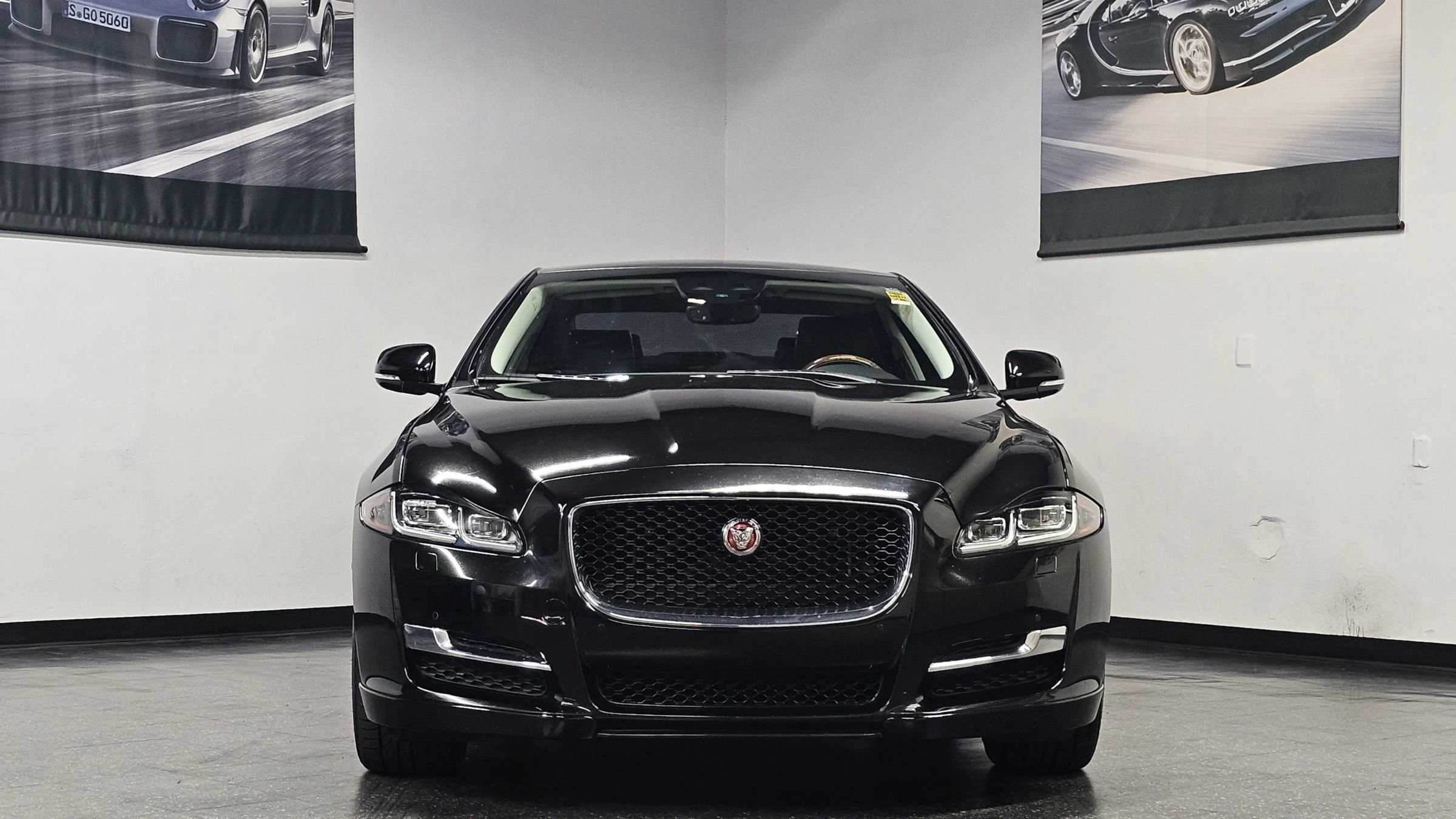 Used 2018 Jaguar XJ R-Sport RWD image 4