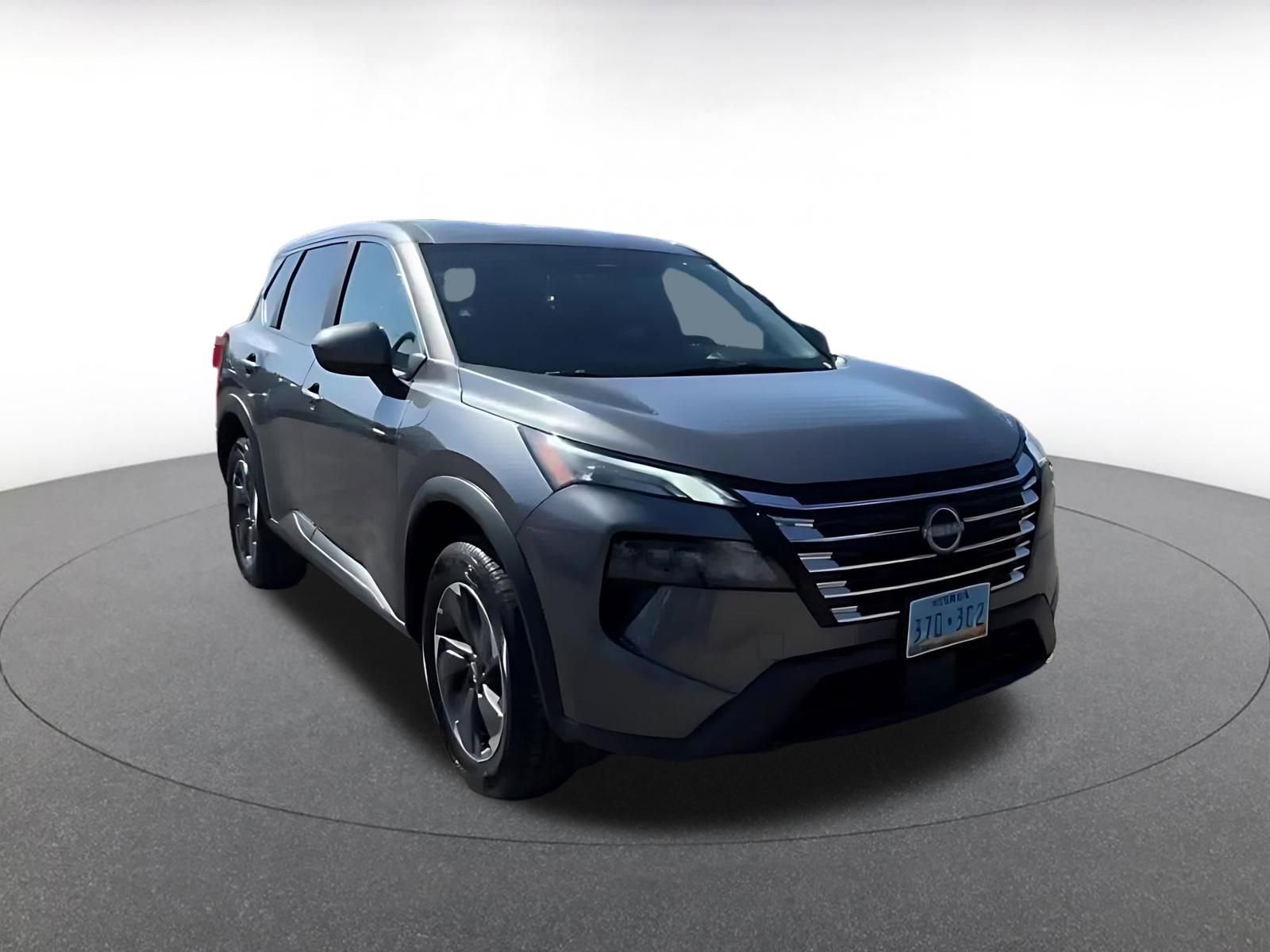 Used 2025 Nissan Rogue SV image 3