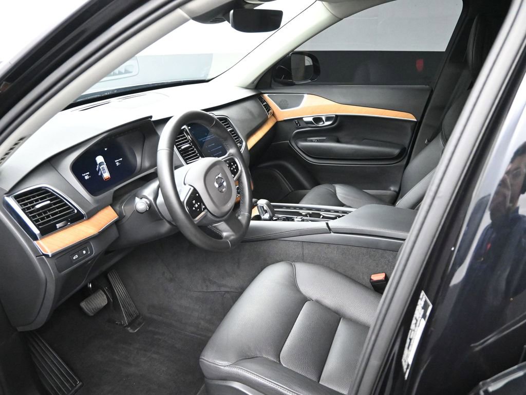 Used 2025 Volvo XC90 T8 Plus image 9