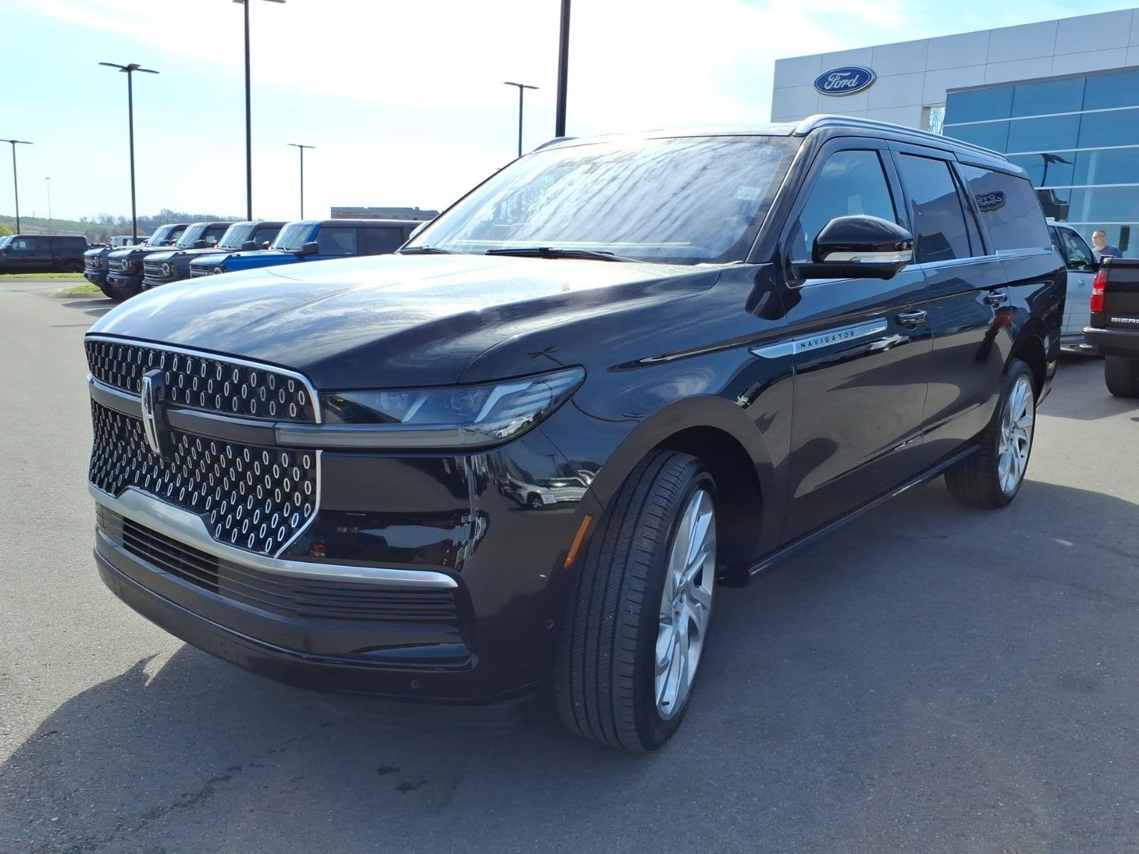 Used 2025 Lincoln Navigator L Reserve image 7