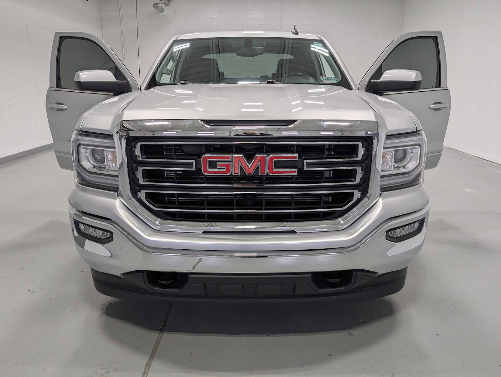 Used 2018 GMC Sierra 1500 SLE w/ SLE Value Package image 16