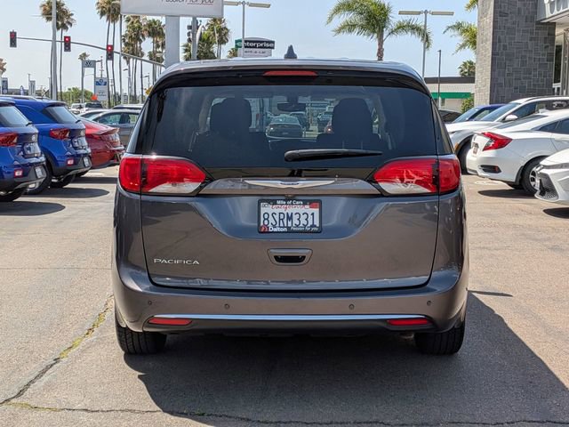 Used 2020 Chrysler Pacifica Touring FWD image 3