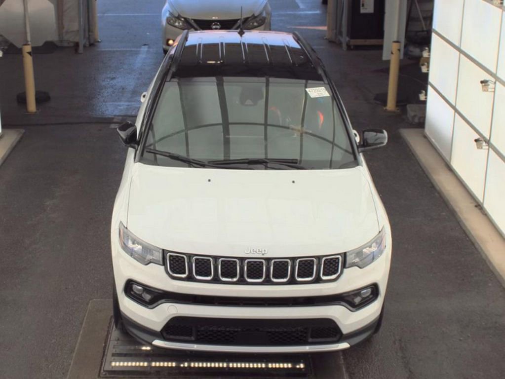 Used 2023 Jeep Compass Limited image 2