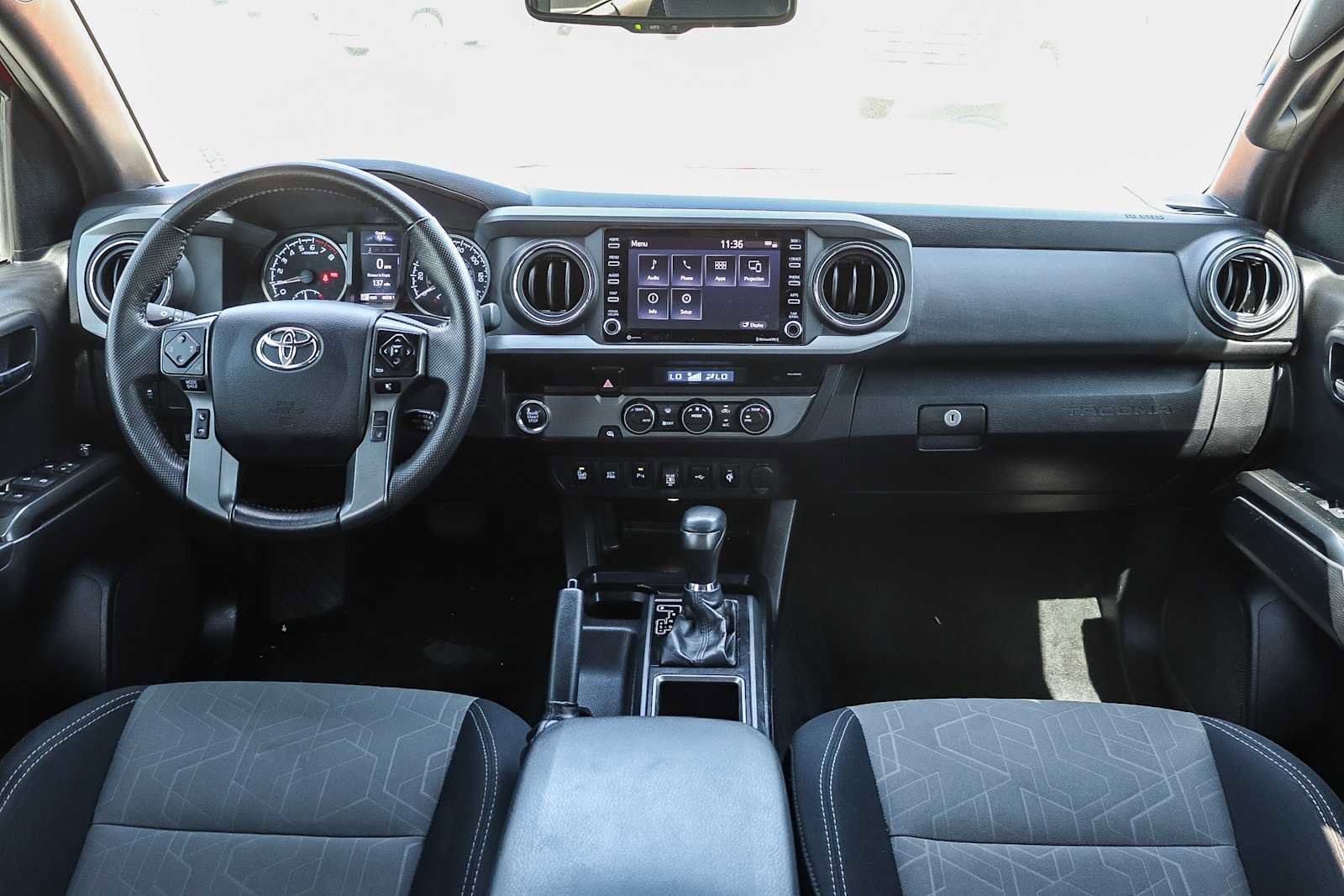 Used 2022 Toyota Tacoma TRD Sport w/ Technology Package image 12