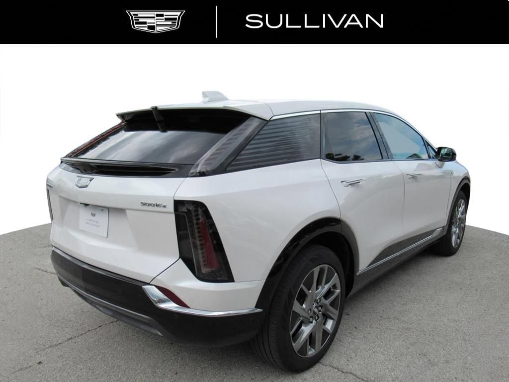 Certified 2025 Cadillac Optiq Luxury 2 w/ LPO, Floor Liner Package AWD/4WD image 8
