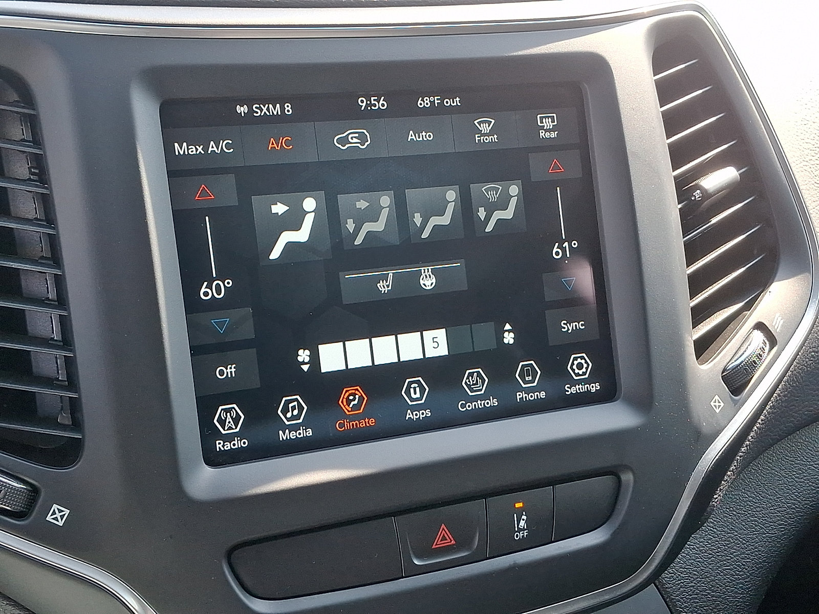 Used 2022 Jeep Cherokee Latitude Lux w/ Sun & Sound Group AWD/4WD image 16