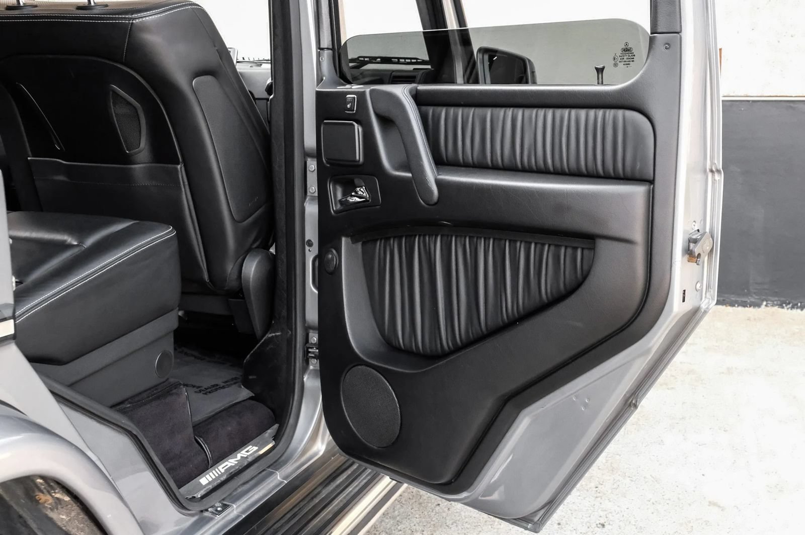 Used 2015 Mercedes-Benz G 63 AMG 4MATIC image 45