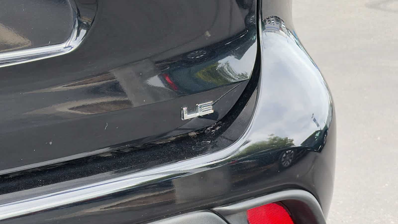 Used 2025 Toyota Highlander LE FWD image 28