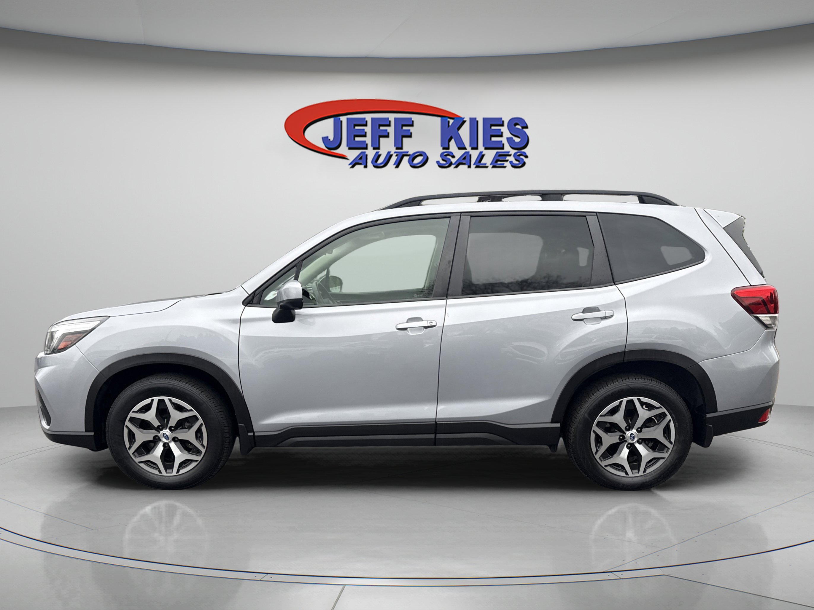Used 2019 Subaru Forester Premium w/ All-Weather Package AWD/4WD image 8