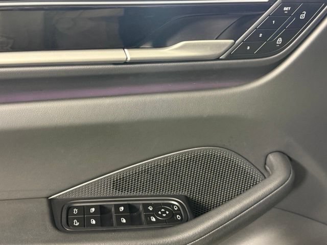 Used 2025 Porsche Macan 4S Electric AWD/4WD image 16