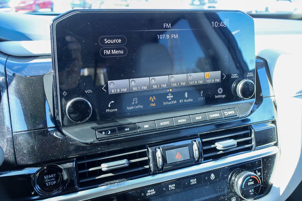 Used 2025 Nissan Pathfinder SL image 3