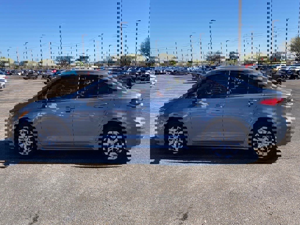 Used 2022 Toyota Corolla LE image 8