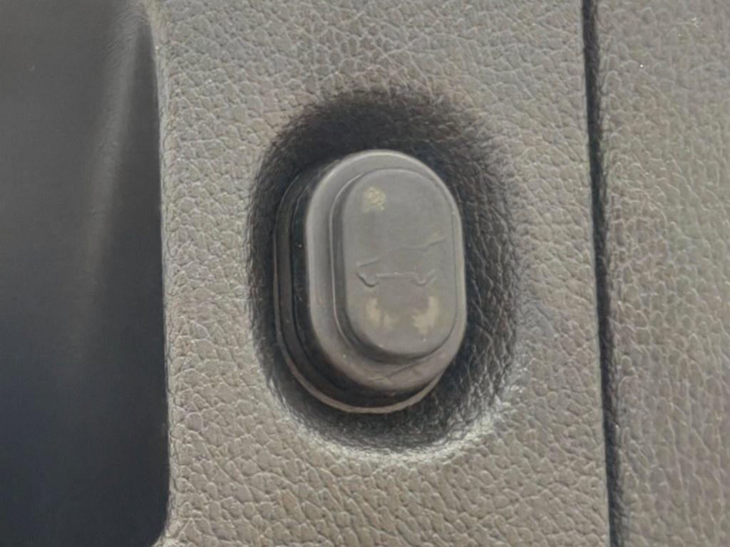 Used 2016 Cadillac Escalade ESV Luxury image 38