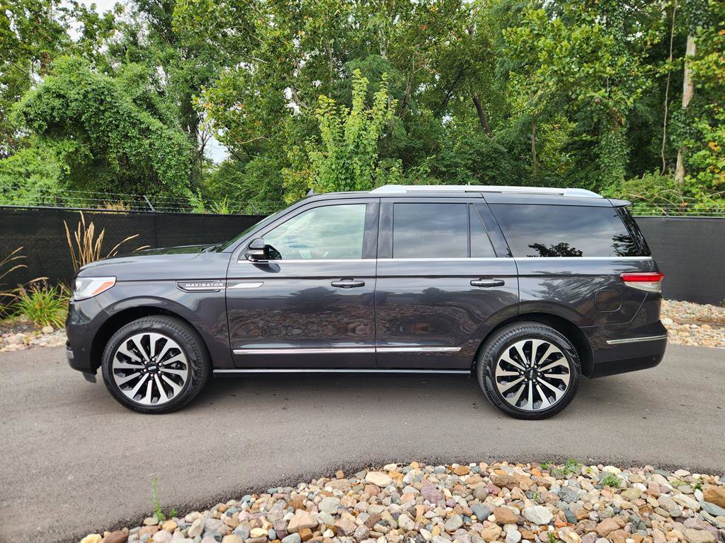 Certified 2023 Lincoln Navigator Reserve image 2