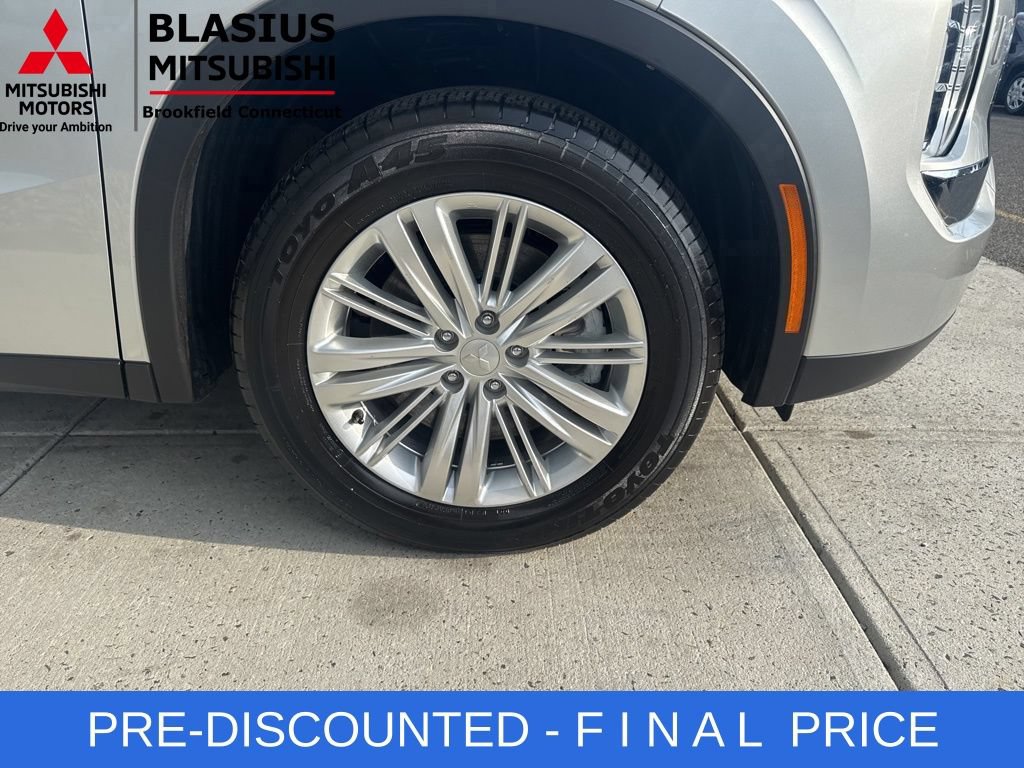 Used 2025 Mitsubishi Outlander ES AWD/4WD image 18