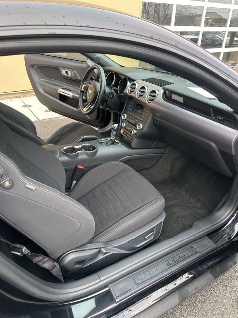 Used 2017 Ford Mustang EcoBoost image 22