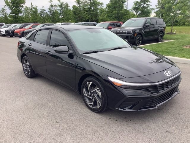 Used 2025 Hyundai Elantra SEL image 3