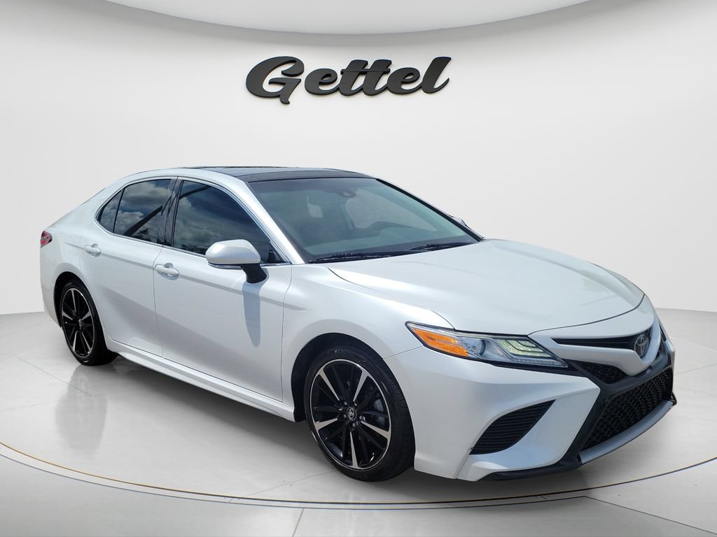 Used 2020 Toyota Camry XSE FWD image 3