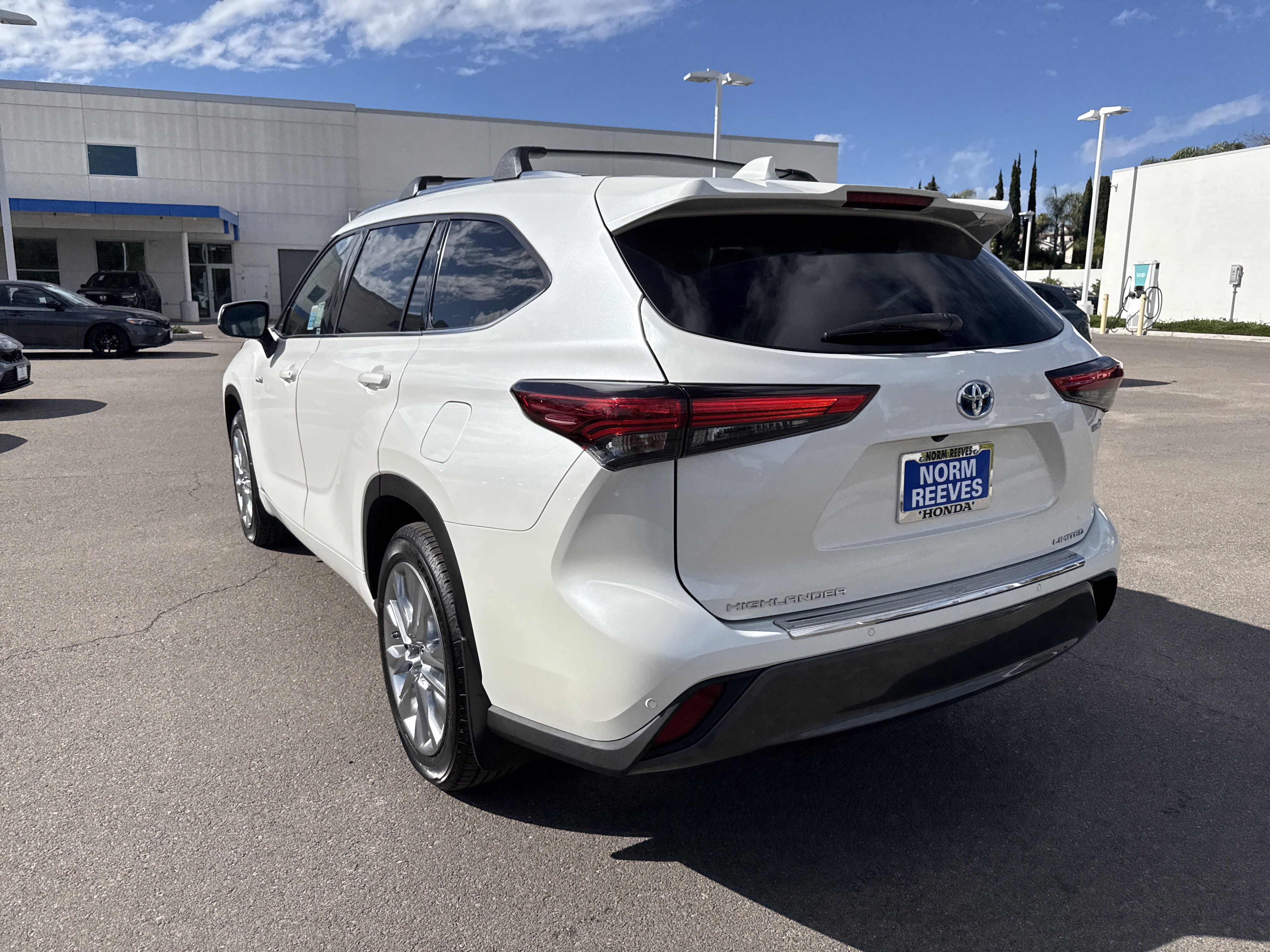 Used 2020 Toyota Highlander Limited image 3