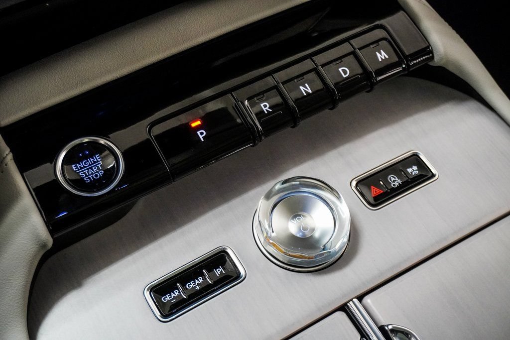 Used 2025 Lincoln Navigator L Reserve AWD/4WD image 31