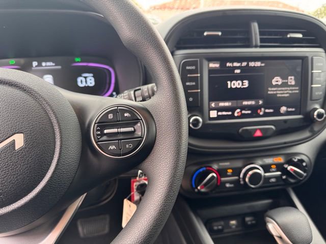 Used 2025 Kia Soul LX image 16