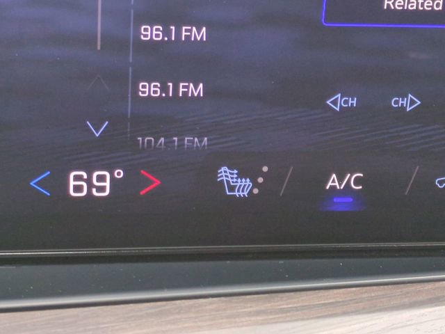 Certified 2025 Chevrolet Suburban LT image 26