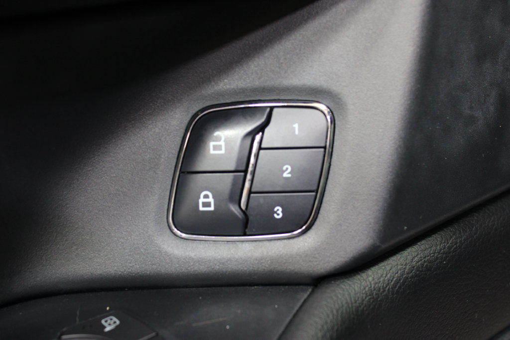 Used 2018 Ford Expedition XLT w/ Equipment Group 202A RWD image 19