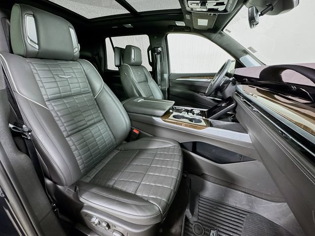 Used 2025 Cadillac Escalade Sport Platinum w/ LPO, Floor Liner Package AWD/4WD image 32
