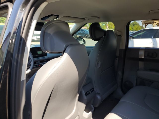 New 2027 Kia EV3 Wind FWD image 17