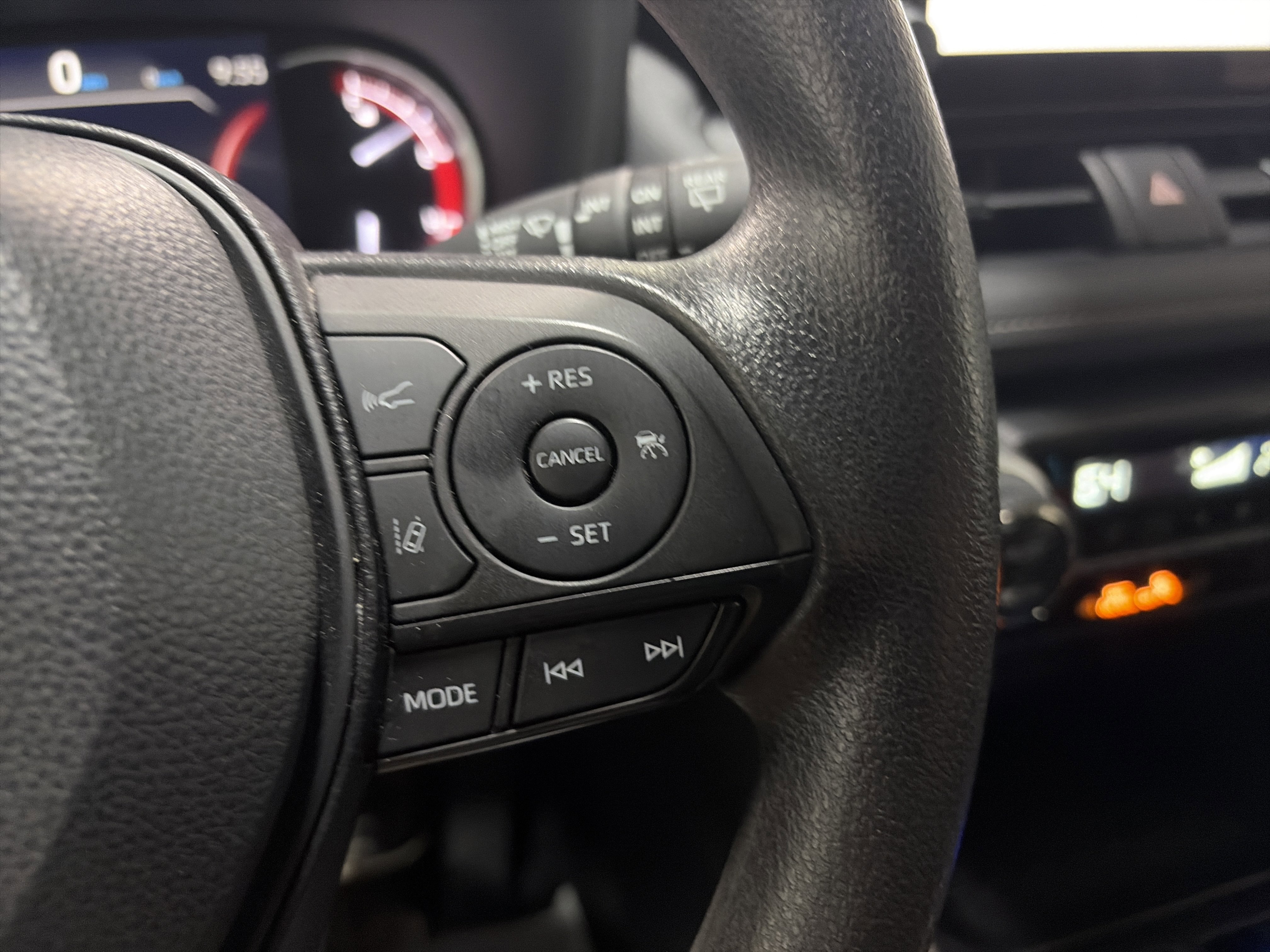Used 2024 Toyota RAV4 XLE FWD image 15