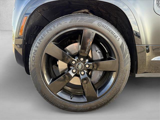 Used 2024 Land Rover Defender 110 X-Dynamic SE image 25