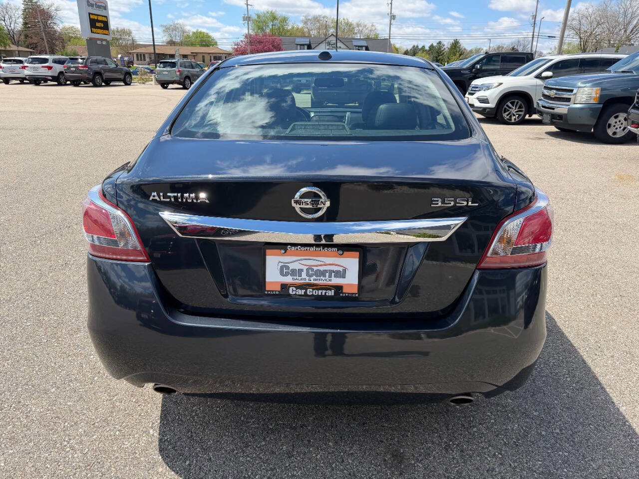 Used 2013 Nissan Altima 3.5 SL w/ Technology Pkg FWD image 4