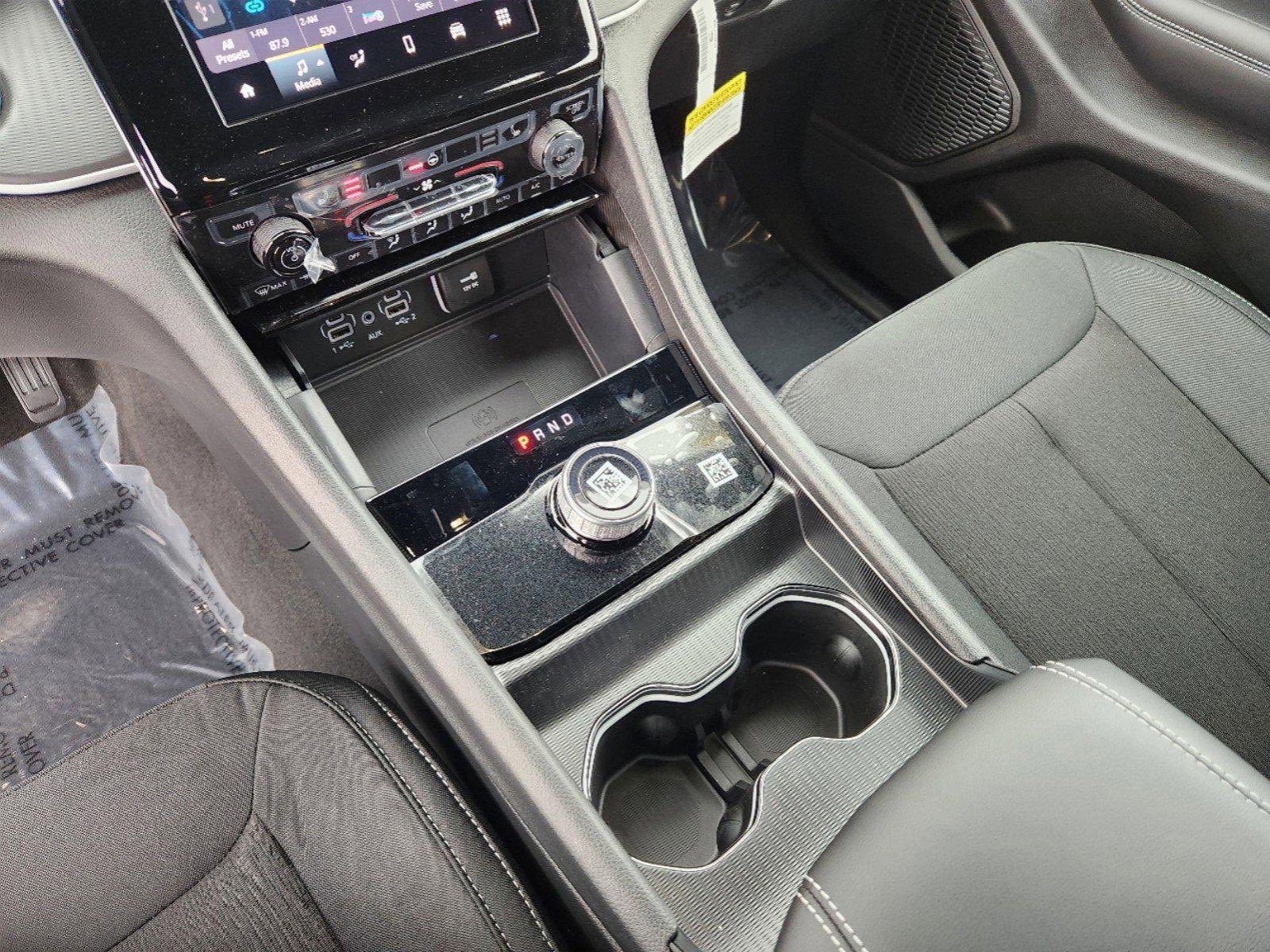 New 2025 Jeep Grand Cherokee Laredo w/ Luxury Tech Group I image 9