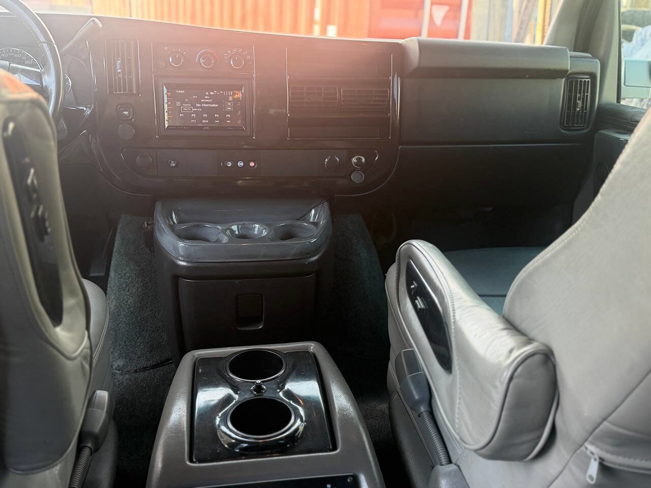 Used 2013 GMC Savana 1500 image 27