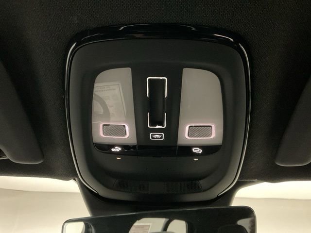Used 2023 Volvo XC40 Recharge Ultimate image 17