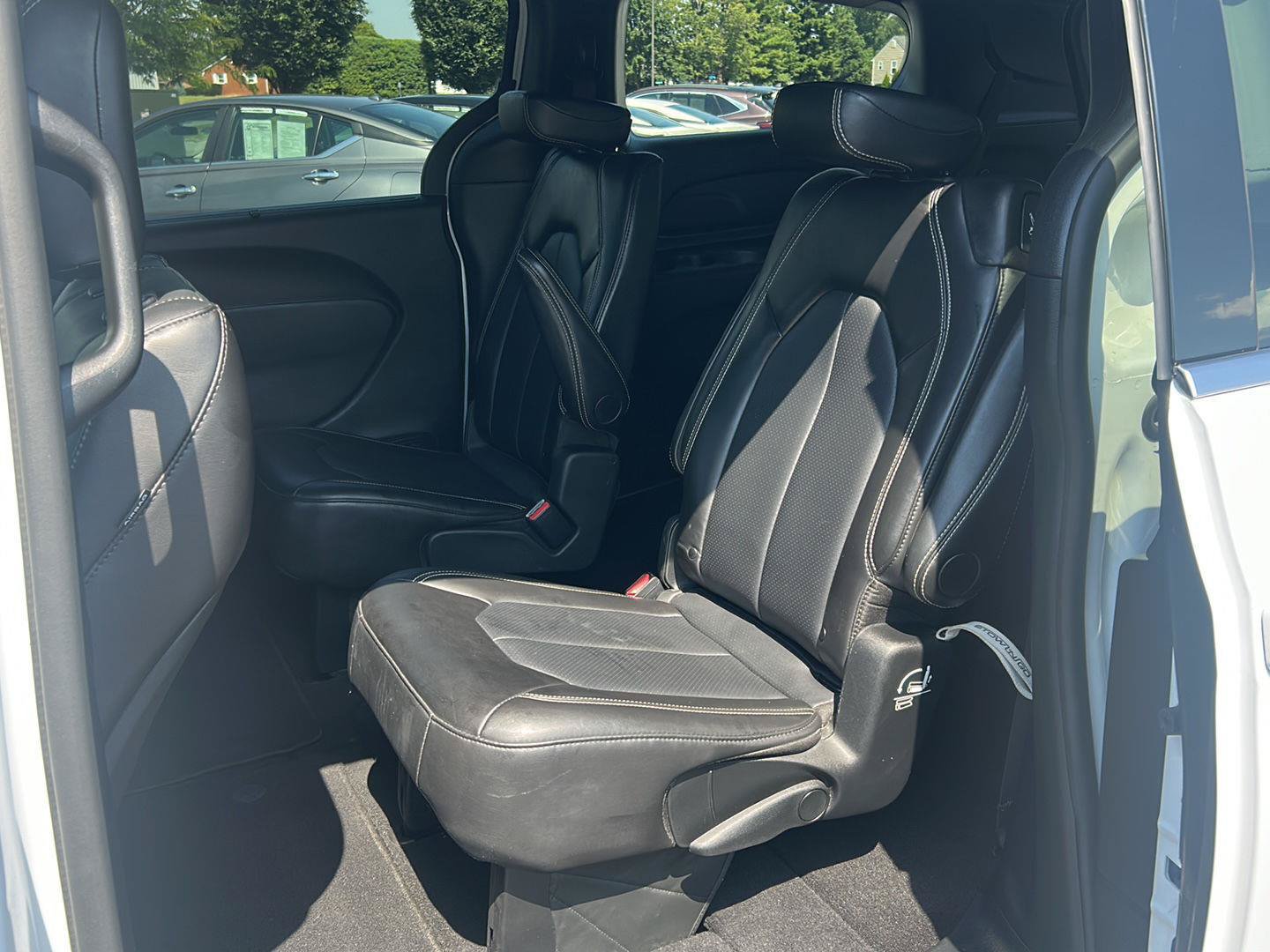 Used 2025 Chrysler Pacifica Select FWD image 17