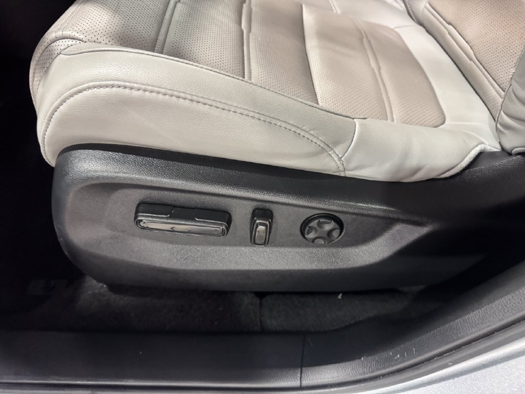 Used 2021 Honda CR-V Touring image 17