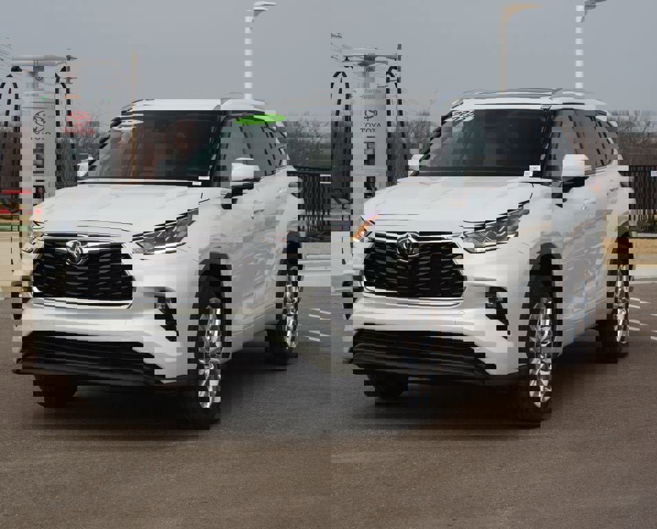 Certified 2025 Toyota Highlander Limited image 25