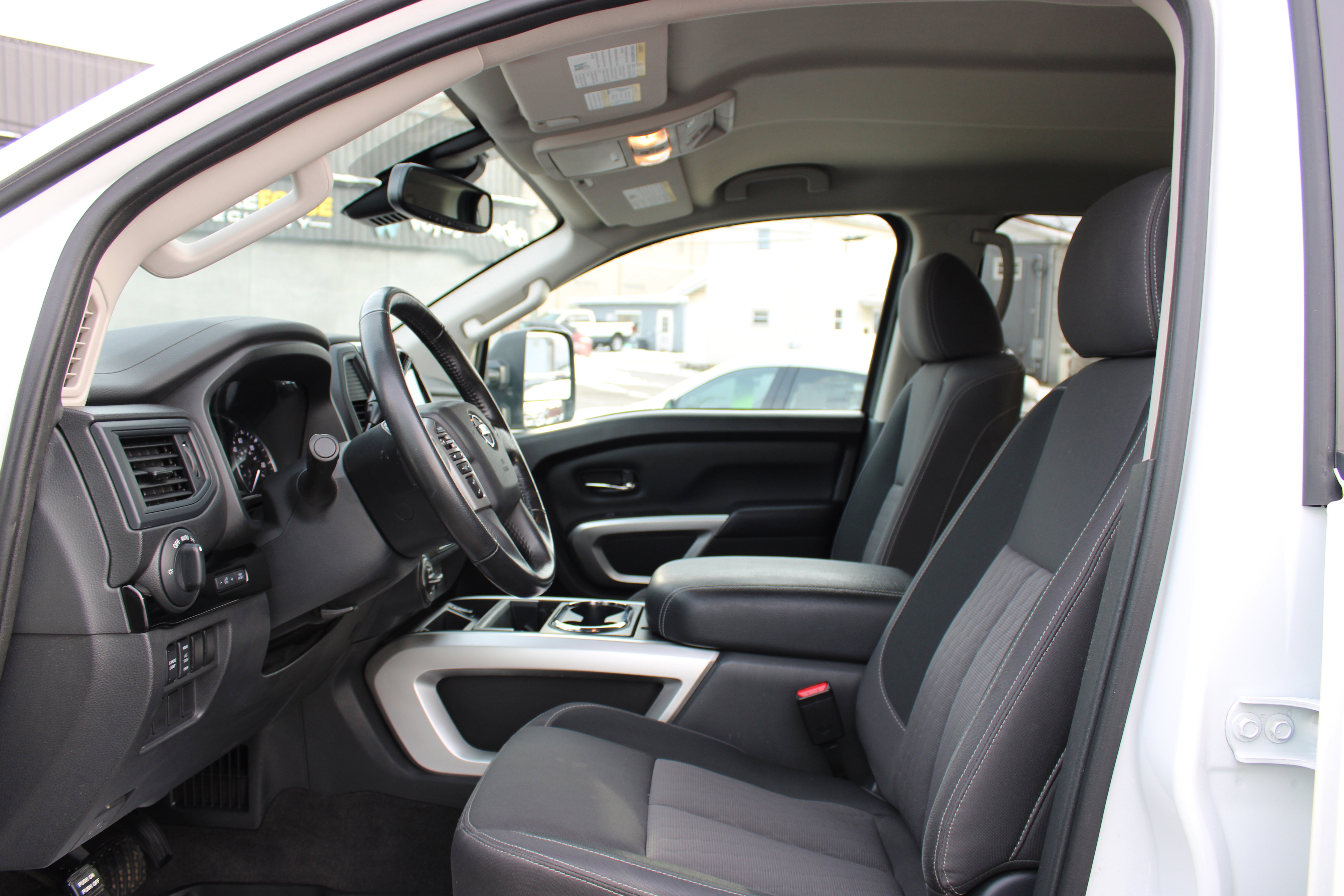 Certified 2022 Nissan Titan SV w/ SV Convenience Package image 15