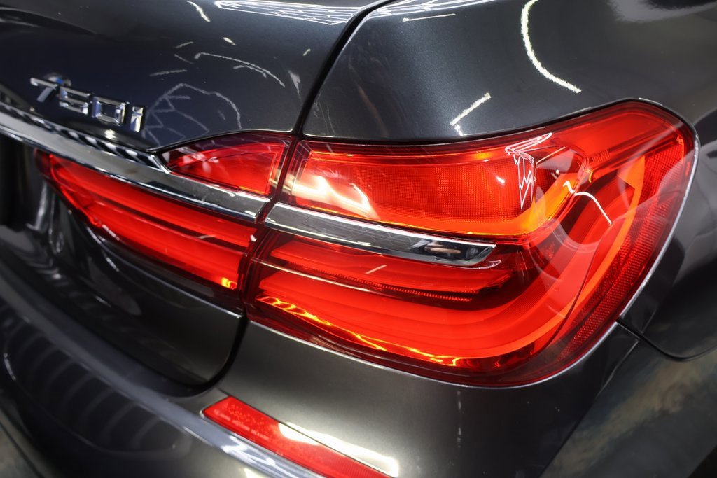 Used 2017 BMW 750i image 29