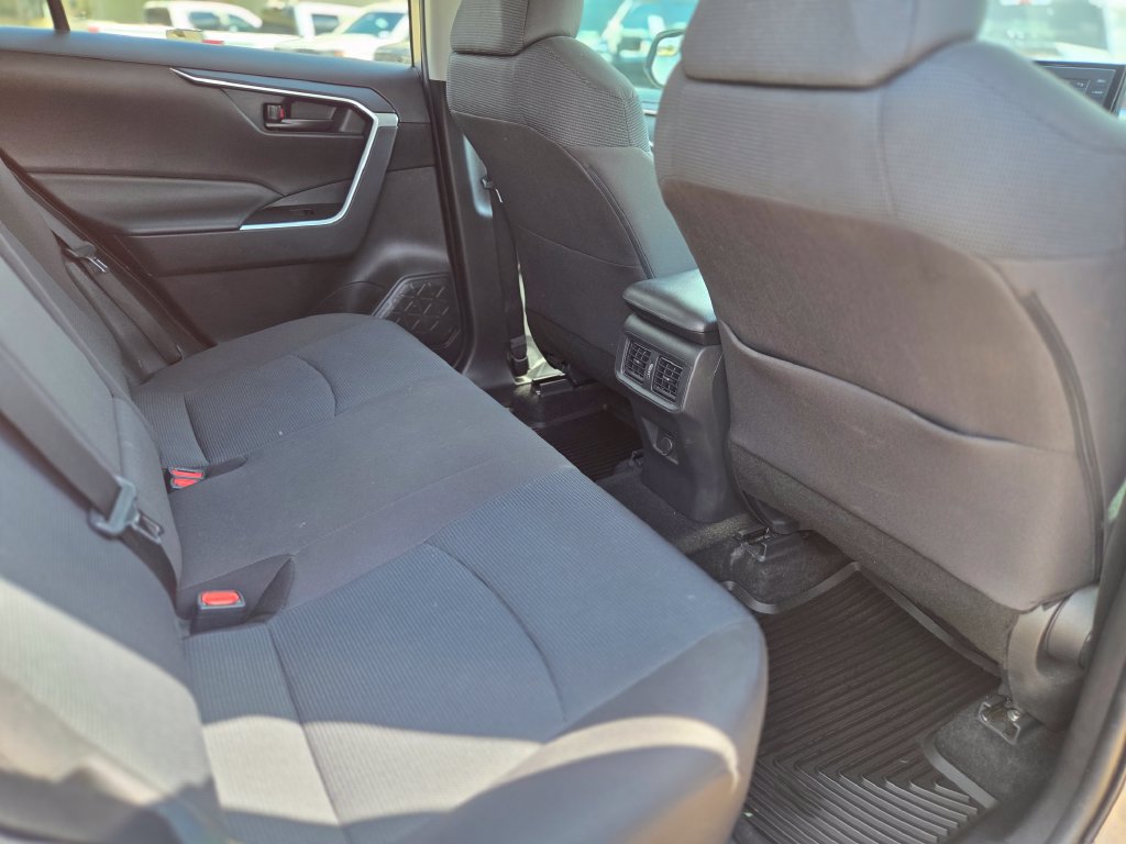 Used 2022 Toyota RAV4 LE FWD image 11