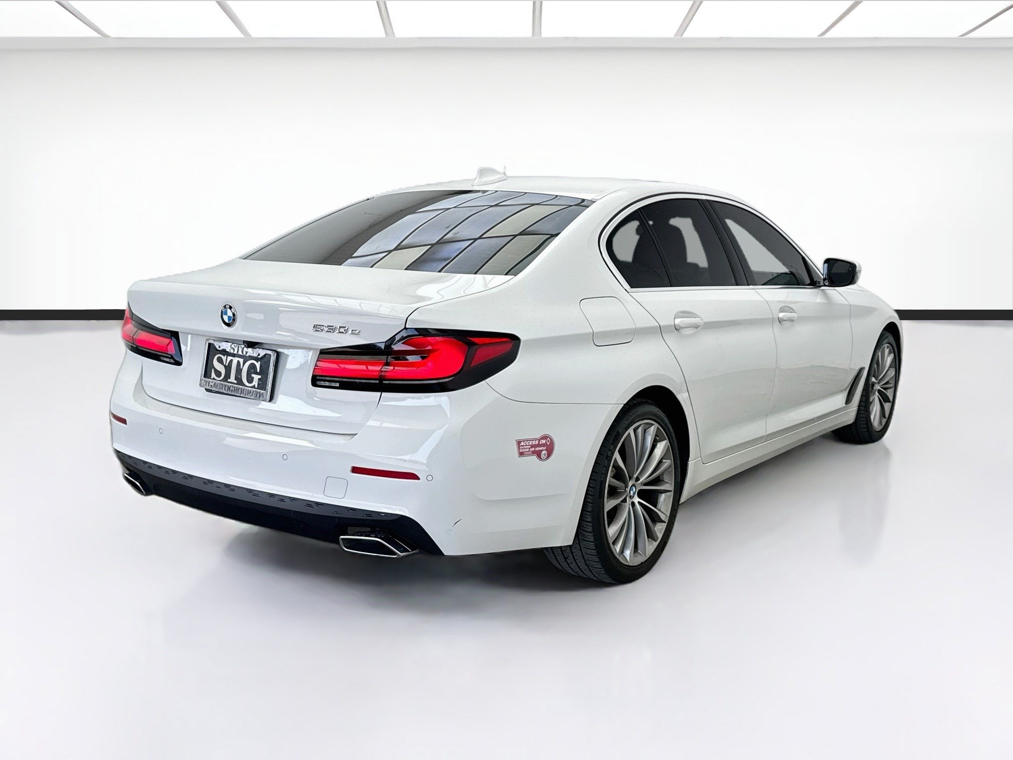 Used 2021 BMW 530e w/ Convenience Package RWD image 4