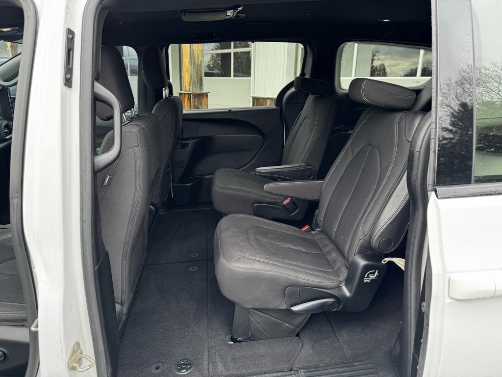 Used 2018 Chrysler Pacifica Touring Plus w/ S Appearance Package image 12