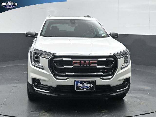 Used 2024 GMC Terrain AT4 AWD/4WD image 2