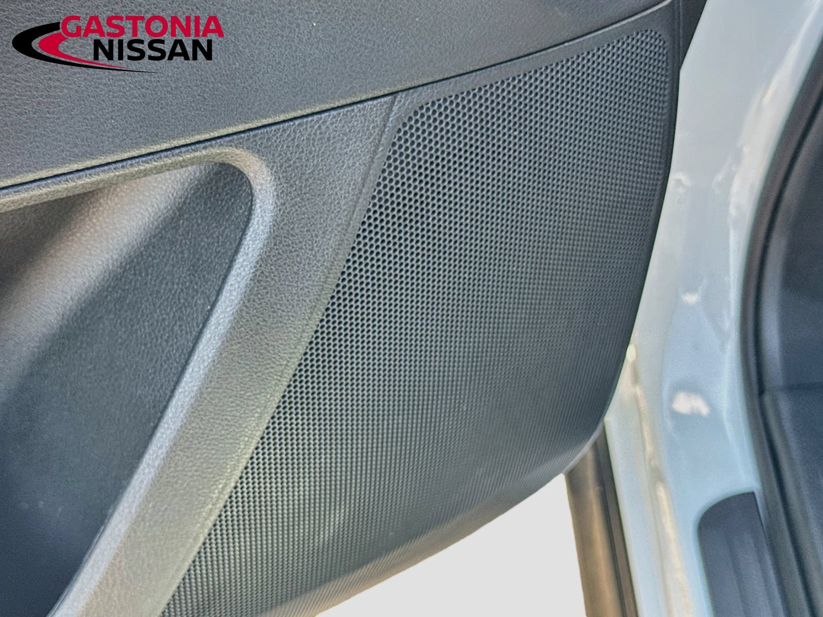 Used 2025 Nissan Pathfinder SL w/ Black Appearance Package FWD image 25